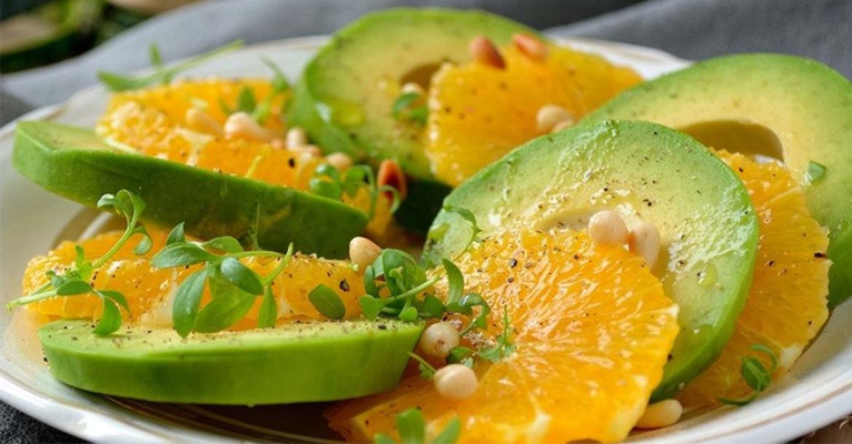 Для истинных гурманов: 20 изысканных салатов из авокадо